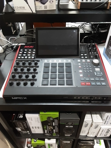 Akai - MPC X